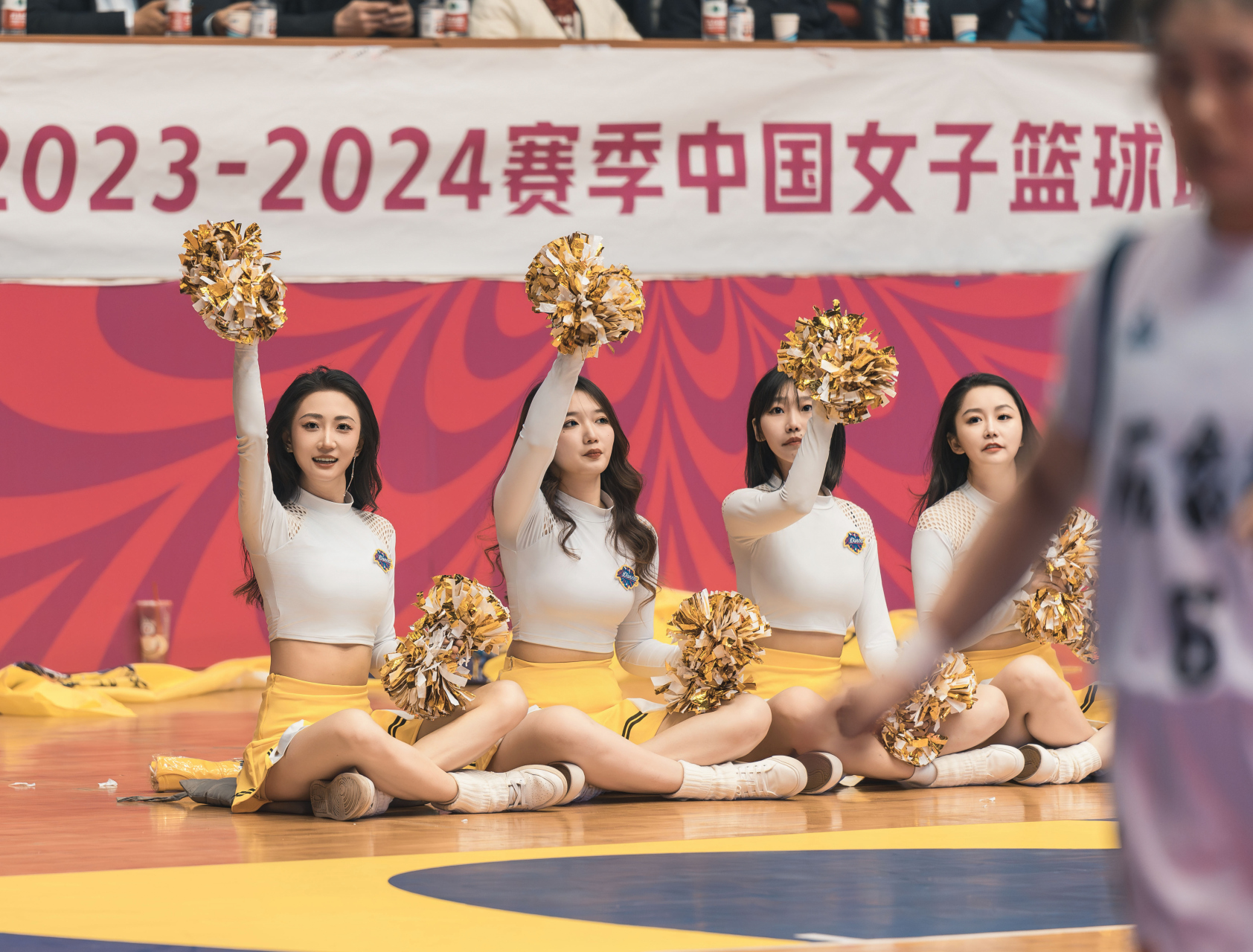 女子三人篮球比赛突围扣篮眼花缭乱