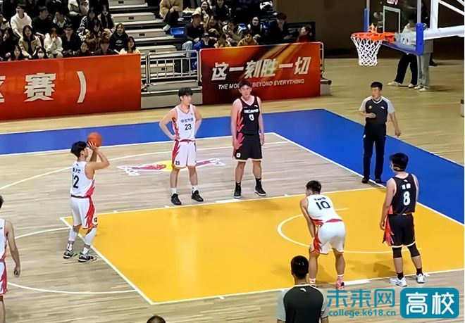 顶尖男篮球队将争夺胜利谁能登上篮球巅峰？